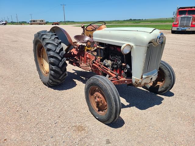 Image of Ford 860 equipment image 1