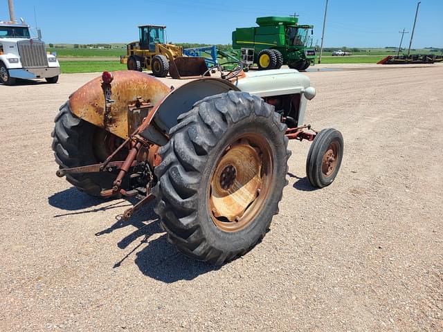 Image of Ford 860 equipment image 3