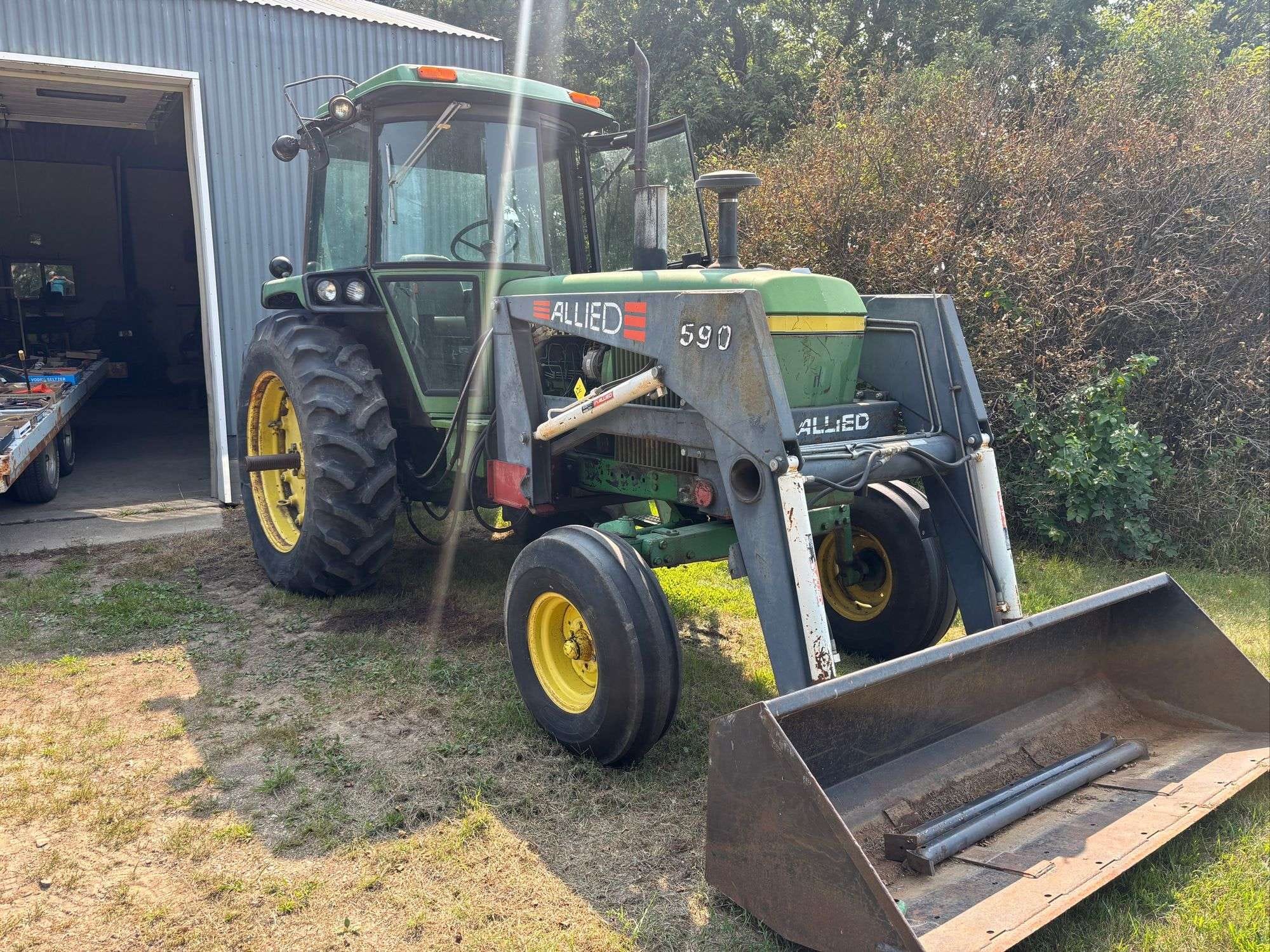 John Deere 4040 Equipment Image0