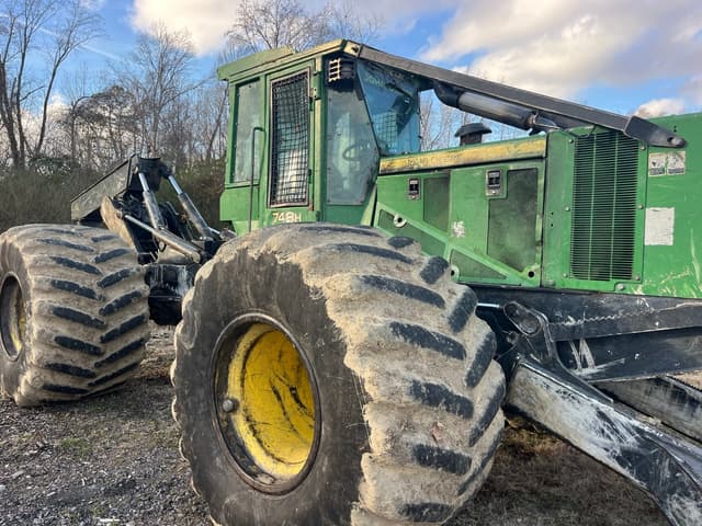 Image of John Deere 748H equipment image 1