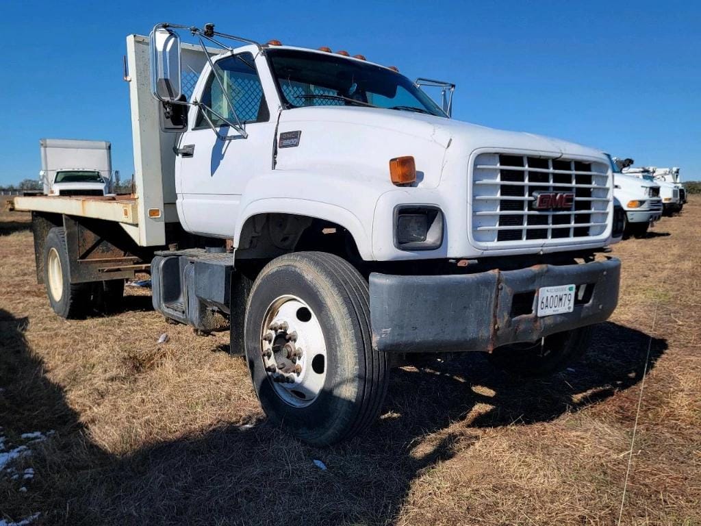 2002 GMC 6500 Equipment Image0