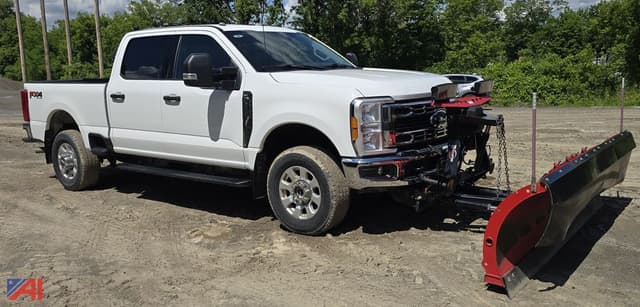 Image of Ford F-350 equipment image 4