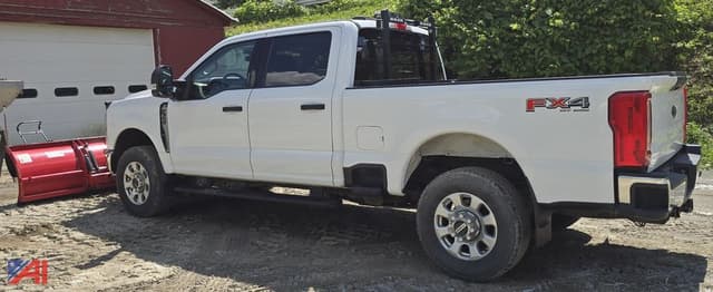Image of Ford F-350 equipment image 1