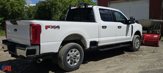 Image of Ford F-350 equipment image 3