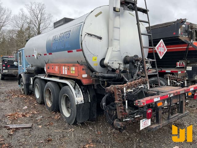 Image of Mack MR685S equipment image 2