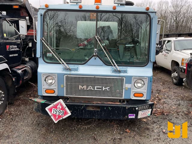 Image of Mack MR685S equipment image 1