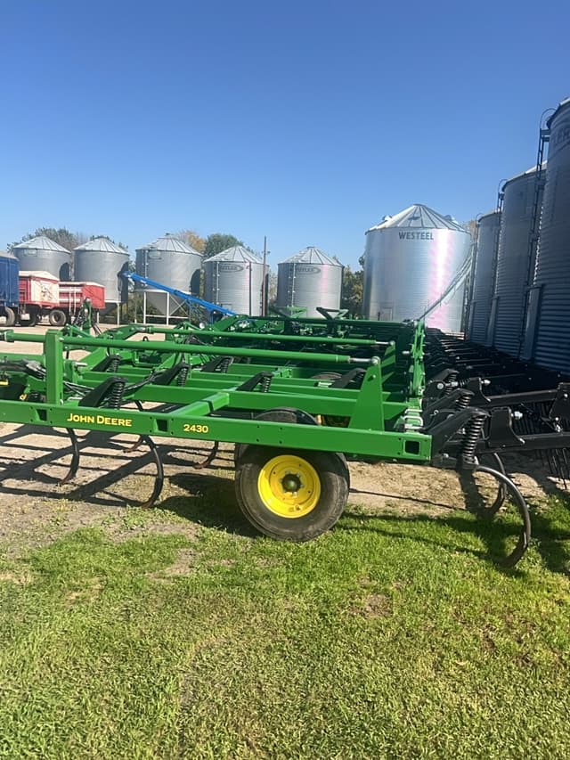 Image of John Deere 2430 equipment image 4