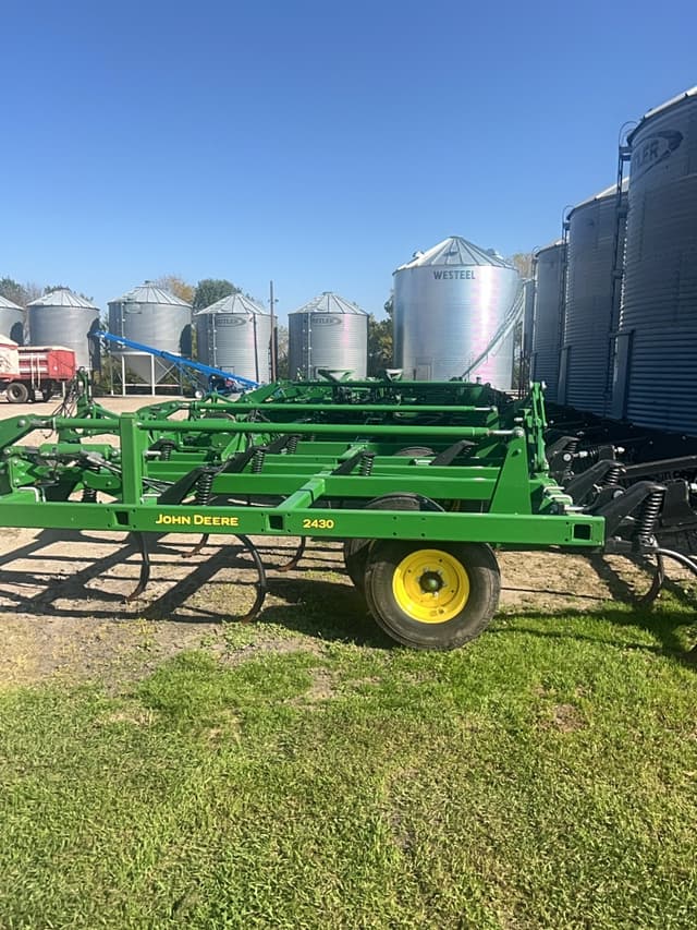 Image of John Deere 2430 equipment image 3