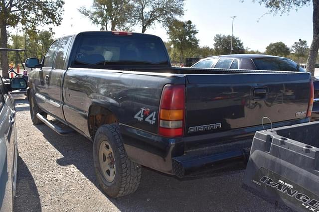 Image of GMC Sierra equipment image 3