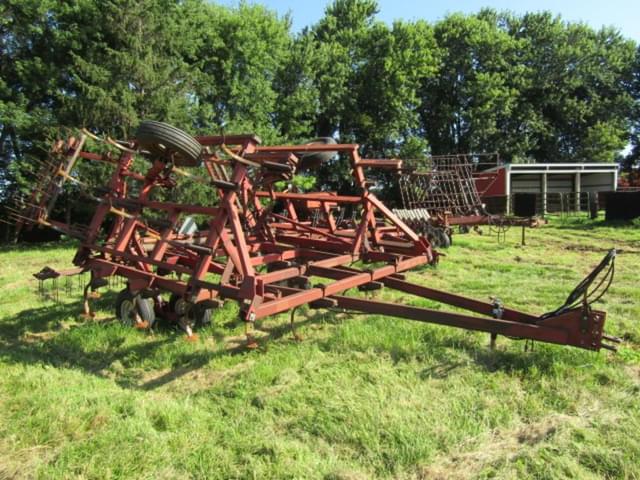 Image of International Harvester 4600 equipment image 1