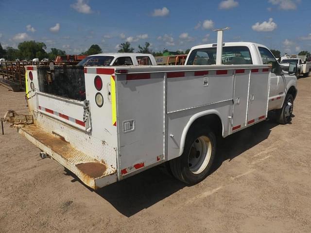 Image of Ford F-550 equipment image 2