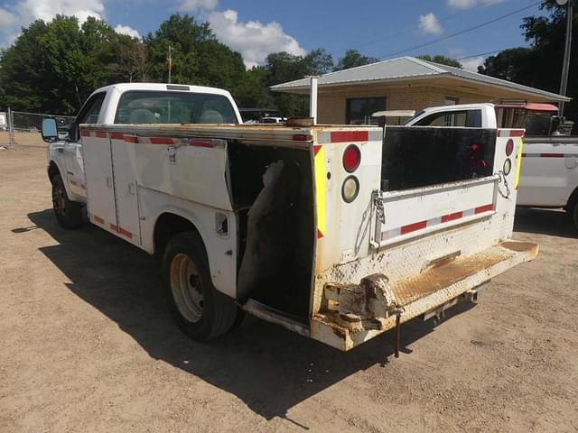 Image of Ford F-550 equipment image 3