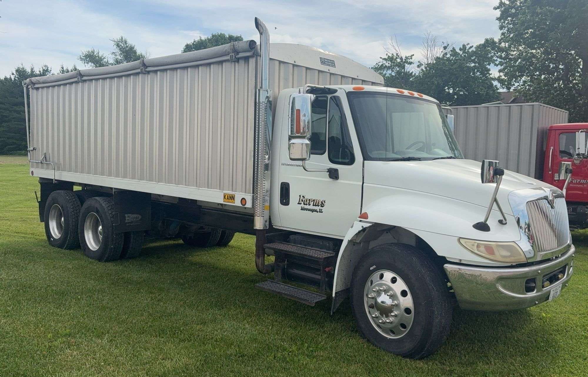 2003 International 4400 Equipment Image0