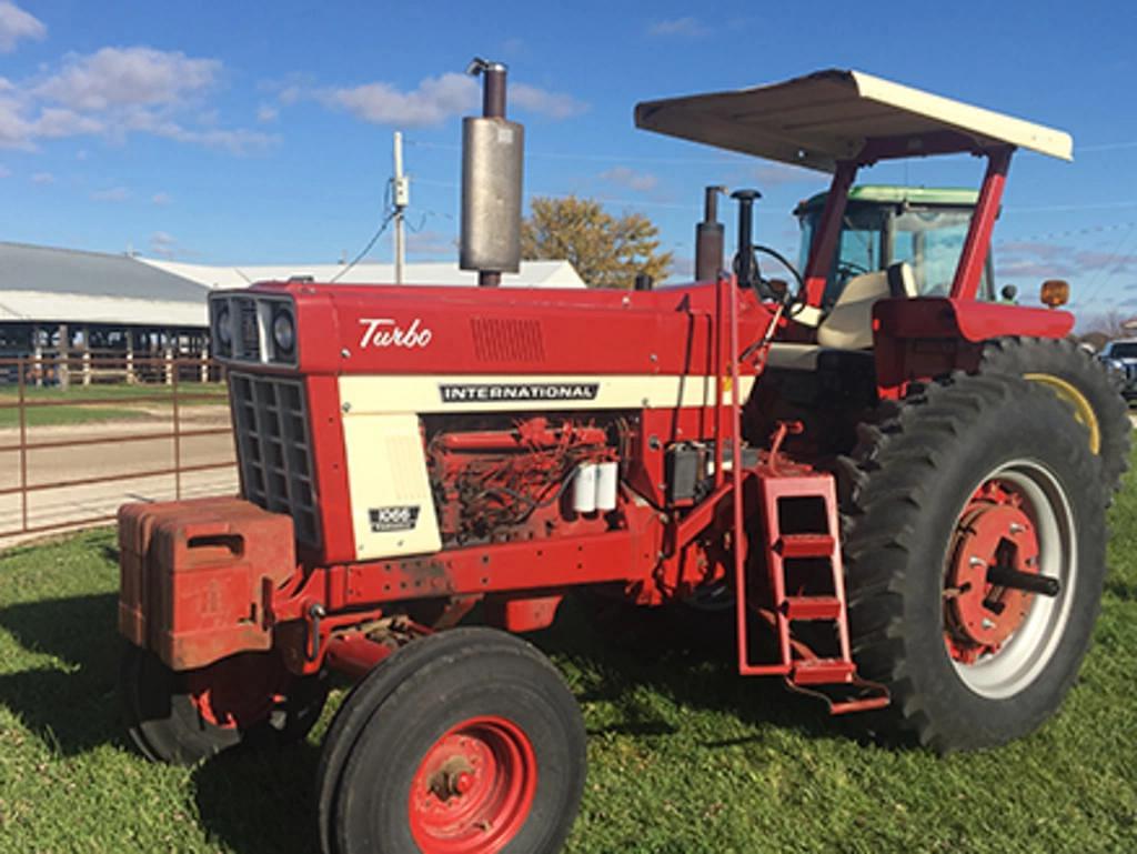 Image of International Harvester 1066 Primary image