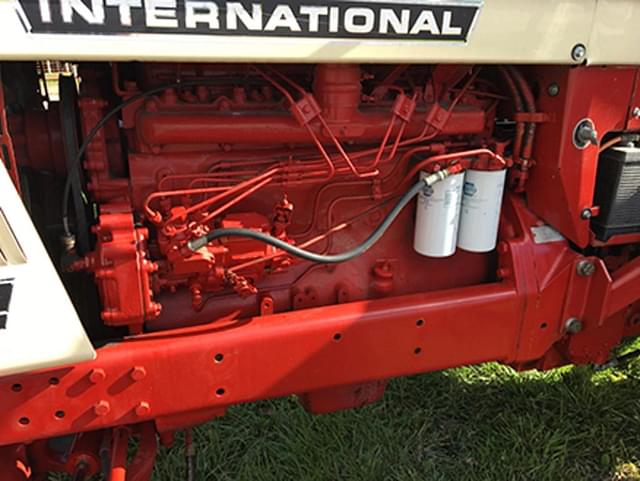 Image of International Harvester 1066 equipment image 4