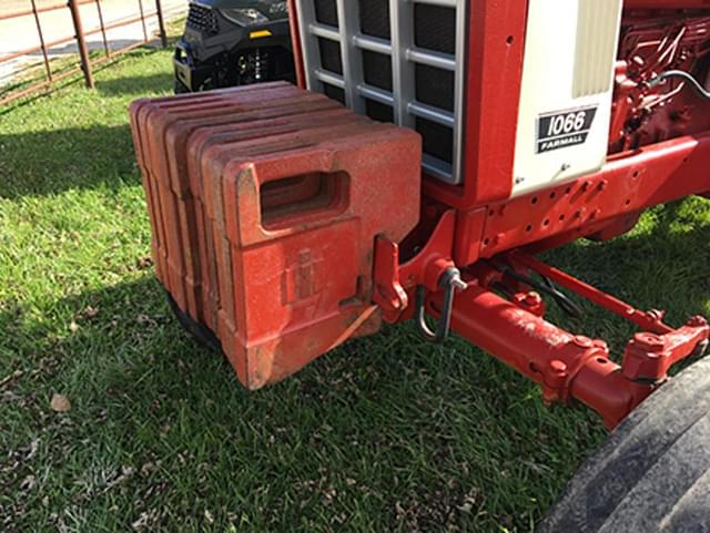 Image of International Harvester 1066 equipment image 1