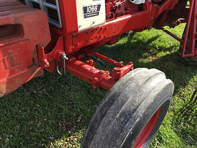 Image of International Harvester 1066 equipment image 3