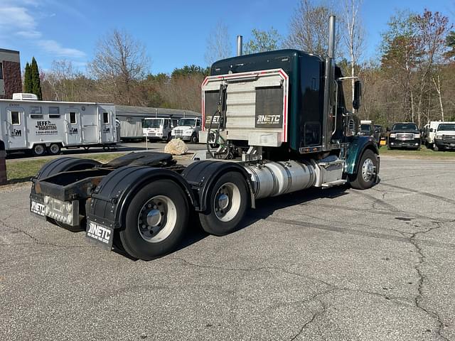 Image of Freightliner SD122 equipment image 4