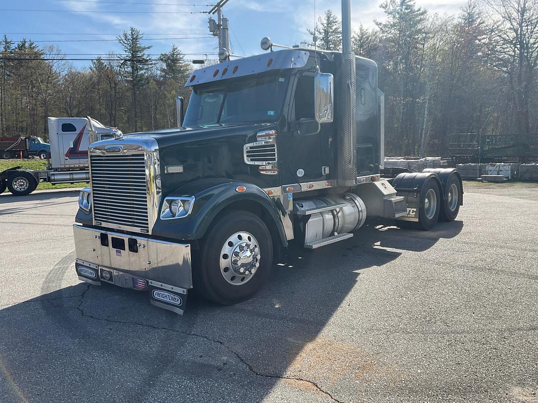 Image of Freightliner SD122 Primary image