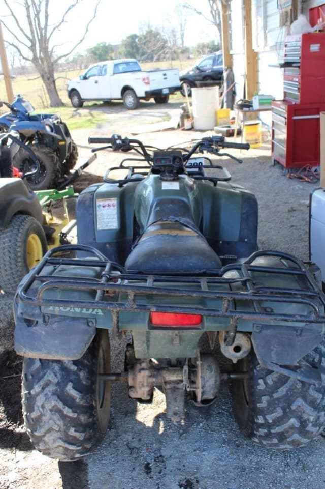 Image of Honda TRX300 equipment image 3