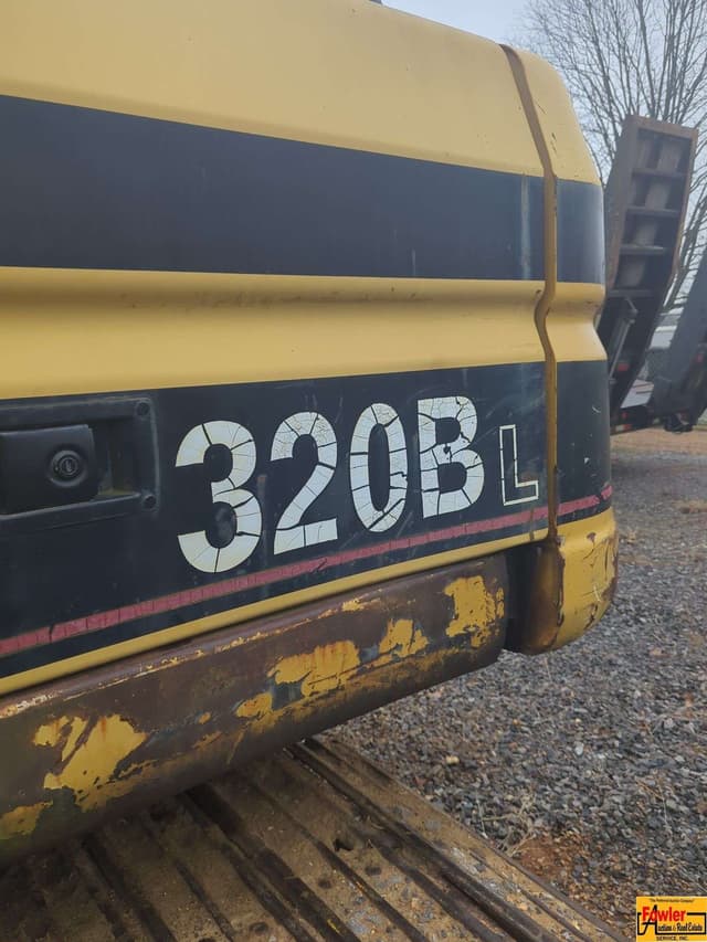 Image of Caterpillar 320BL equipment image 4