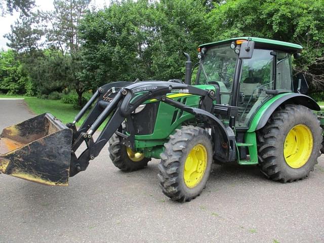 Image of John Deere 5085M equipment image 1