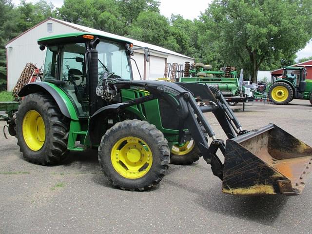 Image of John Deere 5085M equipment image 3