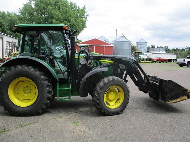Image of John Deere 5085M equipment image 4