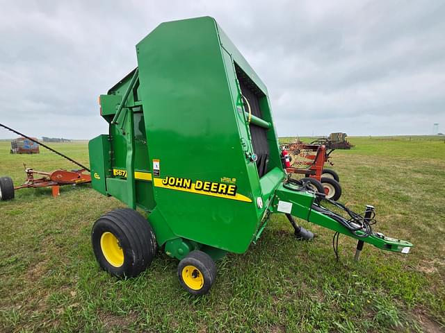 Image of John Deere 567 equipment image 1