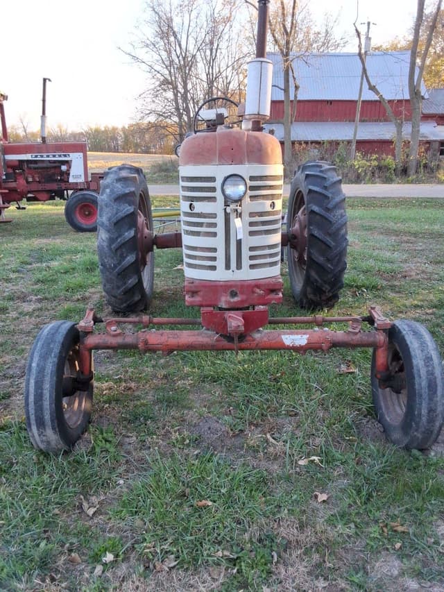 Image of Farmall 400 equipment image 2