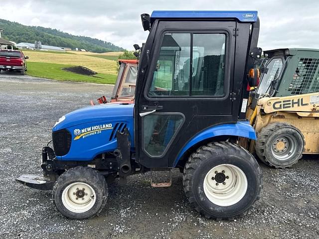 Image of New Holland Boomer 24 equipment image 1