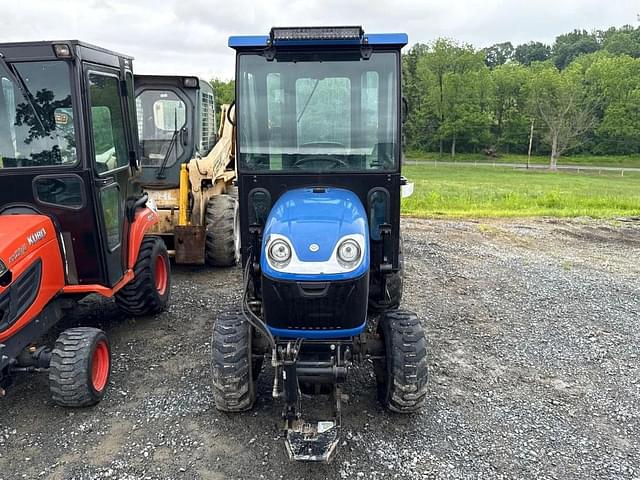 Image of New Holland Boomer 24 equipment image 2