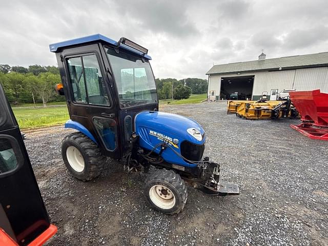 Image of New Holland Boomer 24 equipment image 4