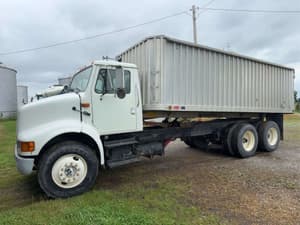 1996 International 8100 Image