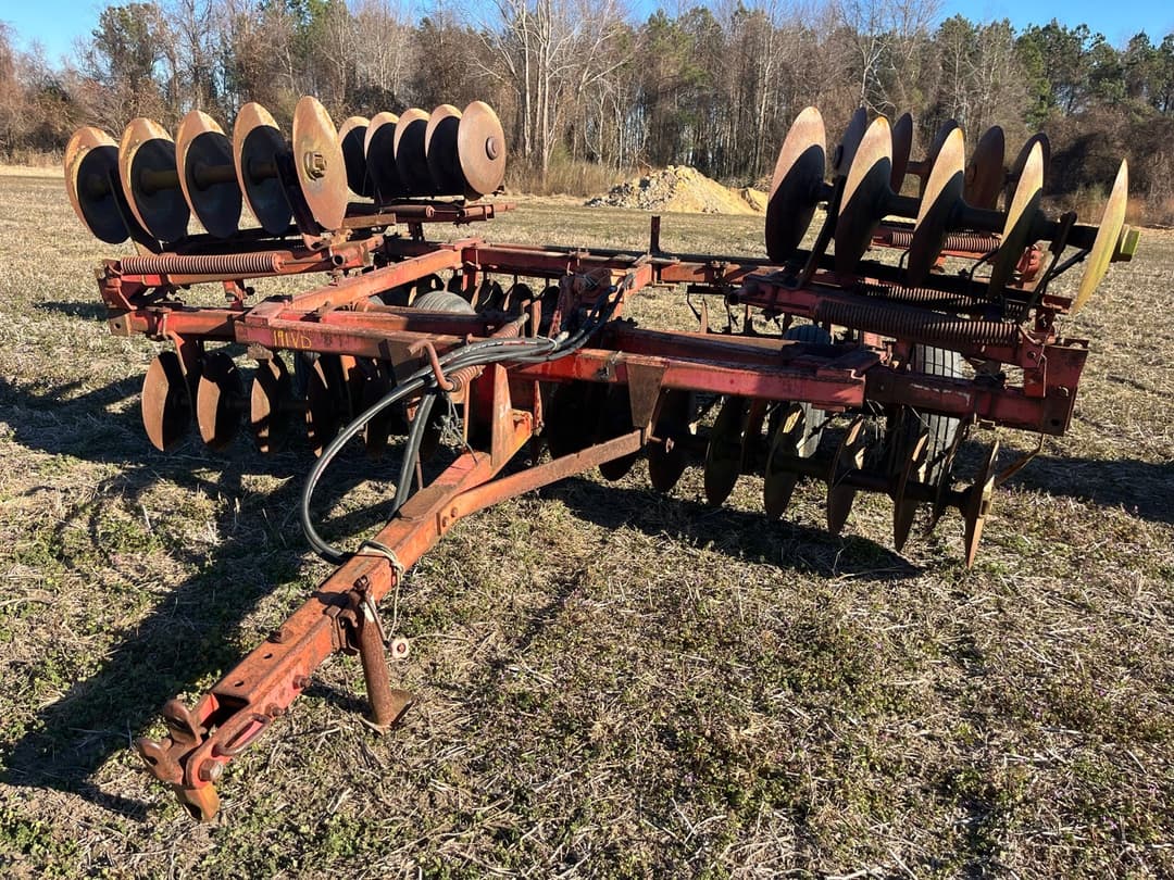Image of Massey Ferguson 620 Primary image