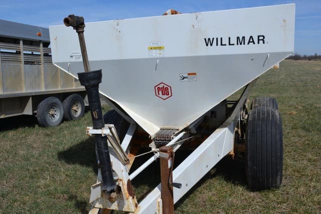 Image of Willmar Super 600 equipment image 1