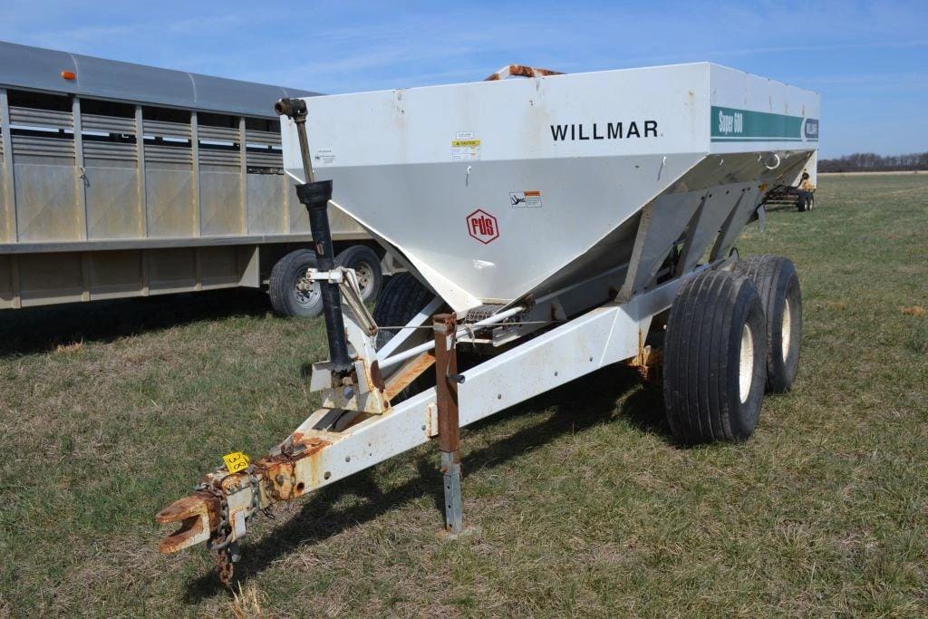 Willmar Super 600 Equipment Image0