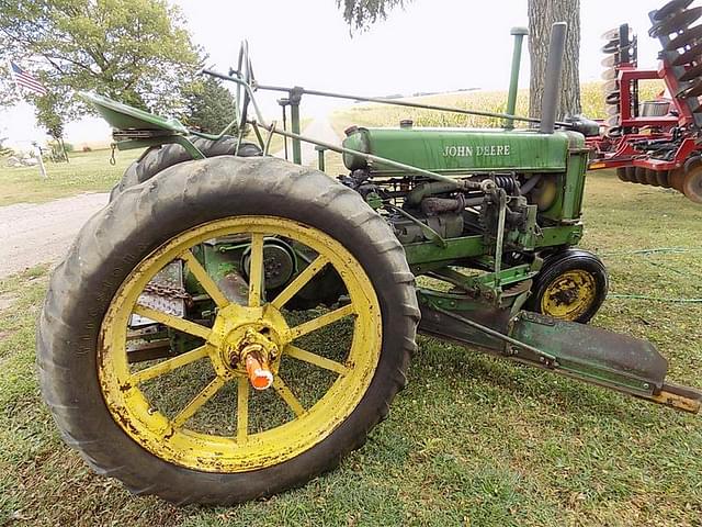 Image of John Deere B equipment image 1