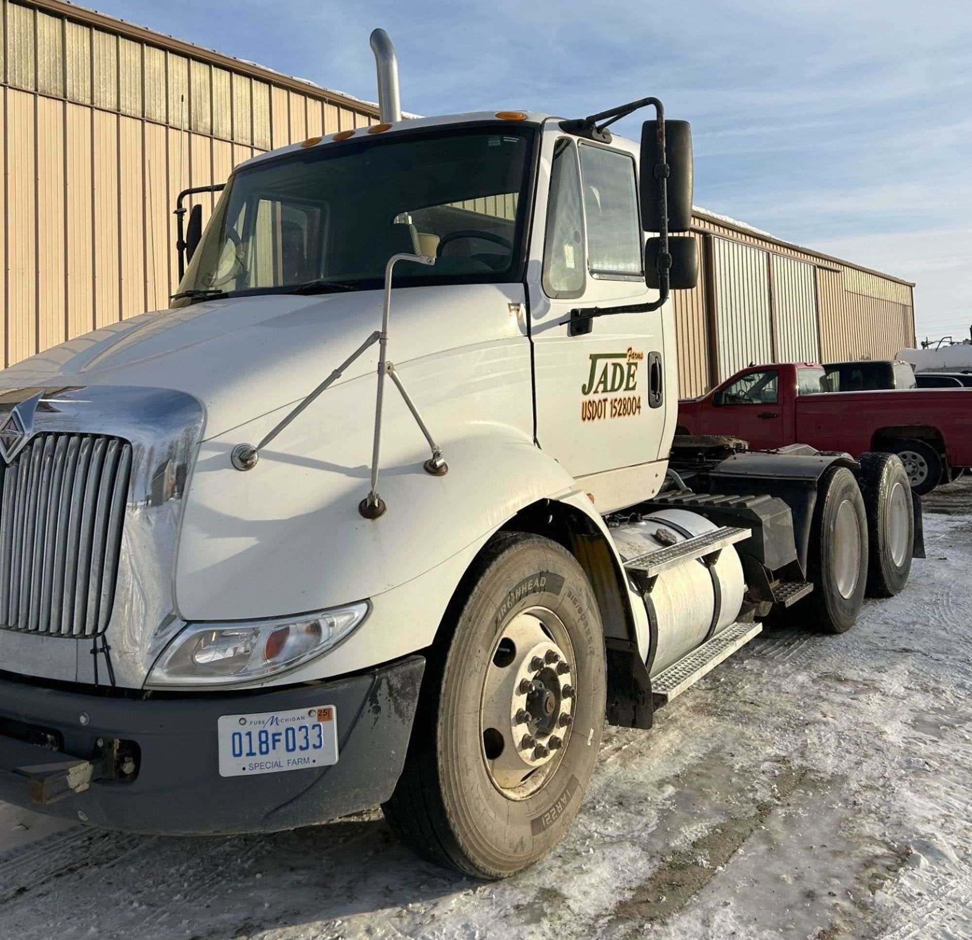 2004 International 8600 Equipment Image0