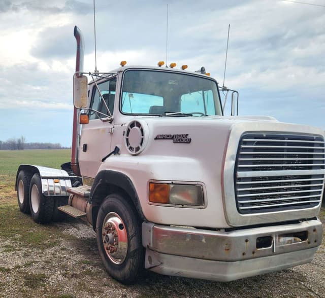 Image of Ford L9000 equipment image 2