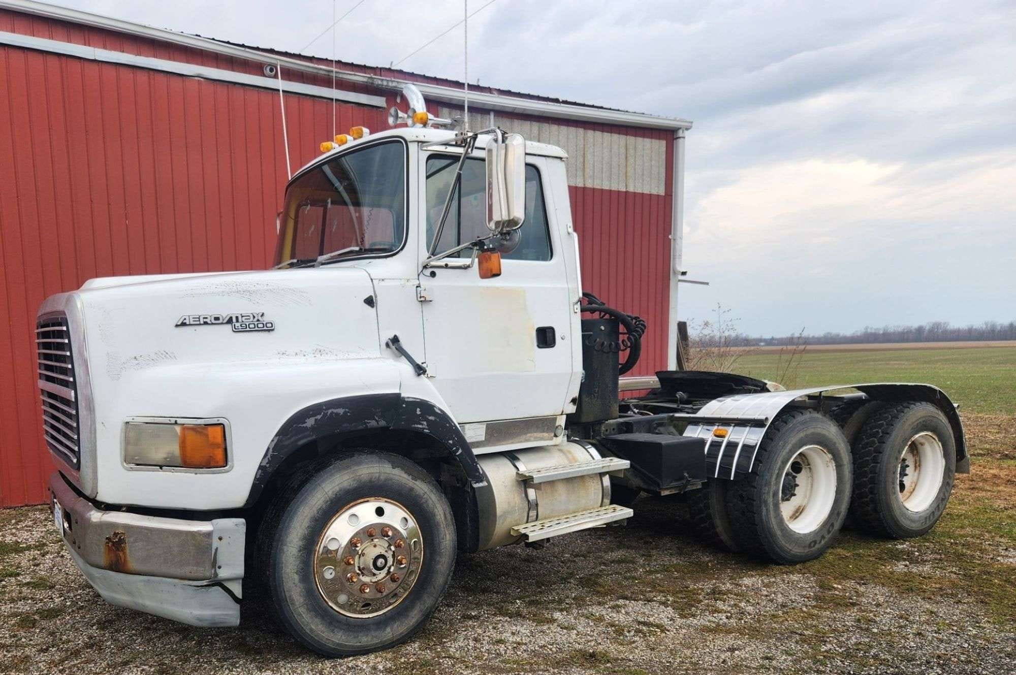 1994 Ford L9000 Equipment Image0