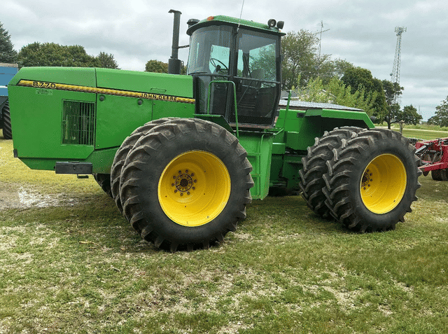 Image of John Deere 8770 equipment image 1