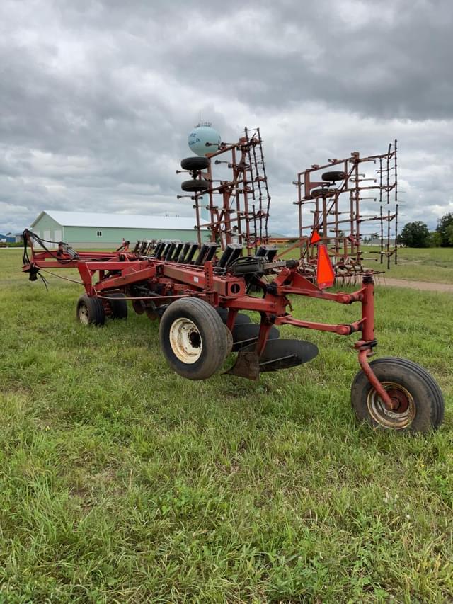 Image of International Harvester 800 equipment image 4