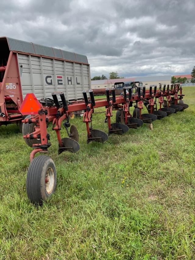 Image of International Harvester 800 equipment image 3