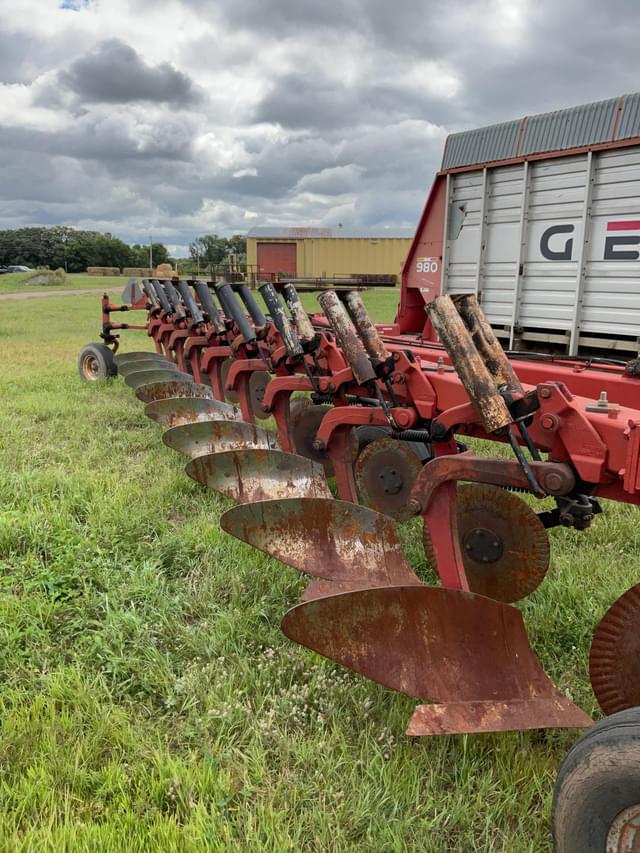 Image of International Harvester 800 equipment image 2