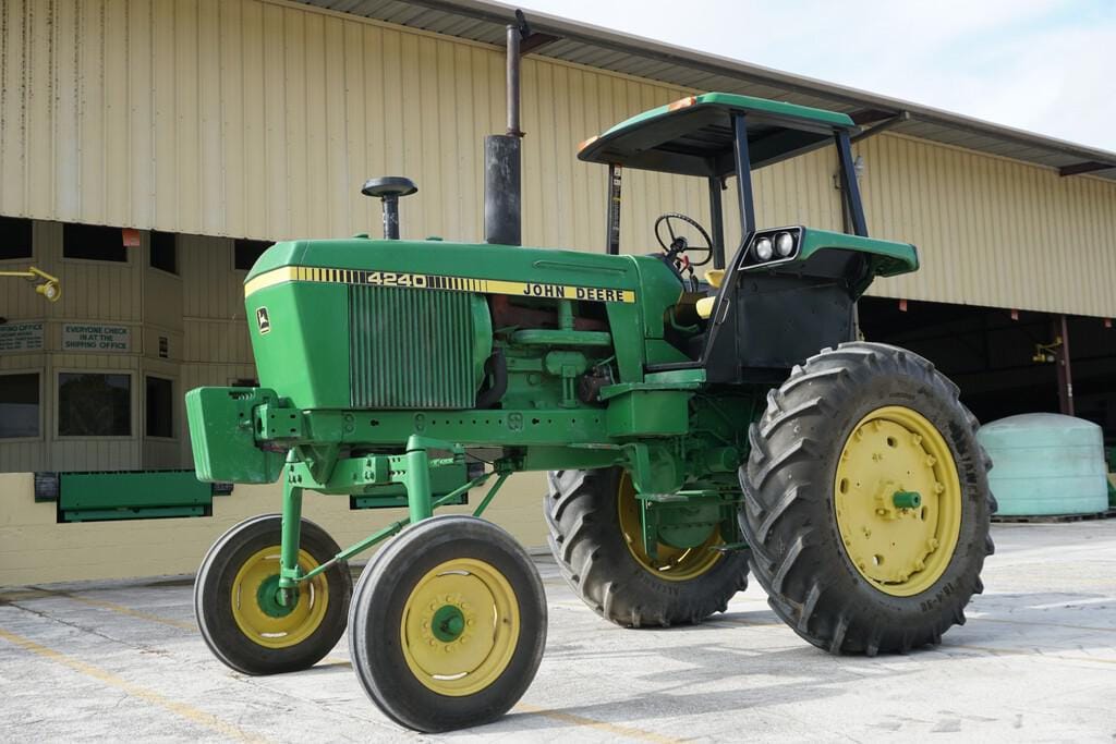 Main image John Deere 4240