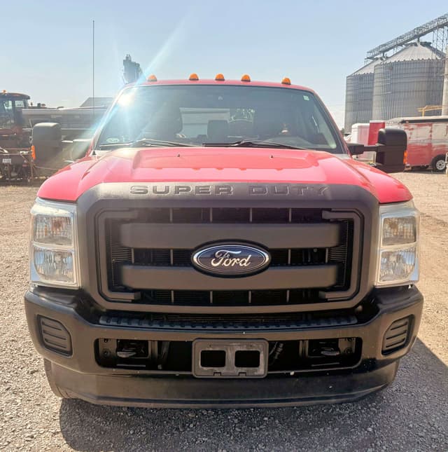 Image of Ford F-350 equipment image 2