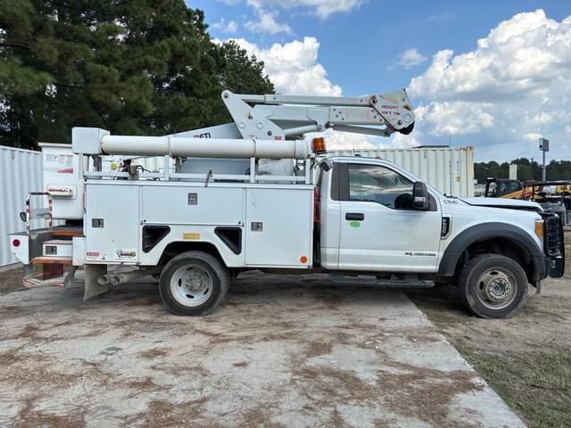 Image of Ford F-550 equipment image 3