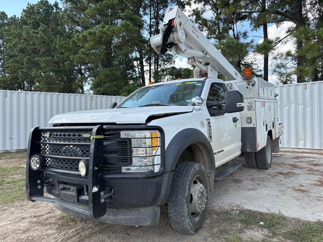Image of Ford F-550 Primary image