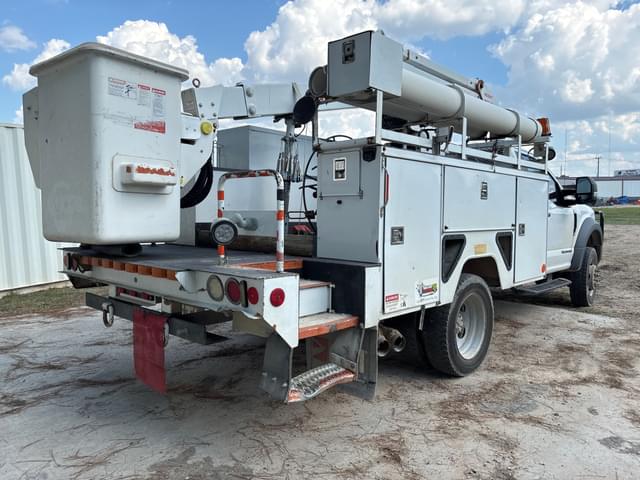 Image of Ford F-550 equipment image 4